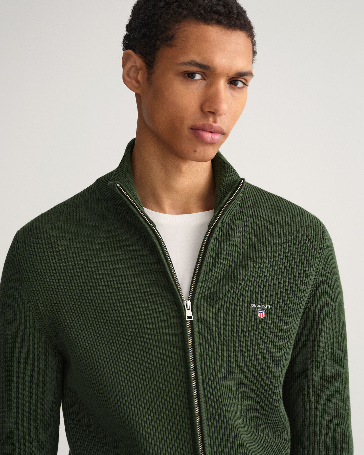 Ribbstickad tr&ouml;ja med dragkedja