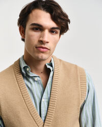 Väst i ull med knappar