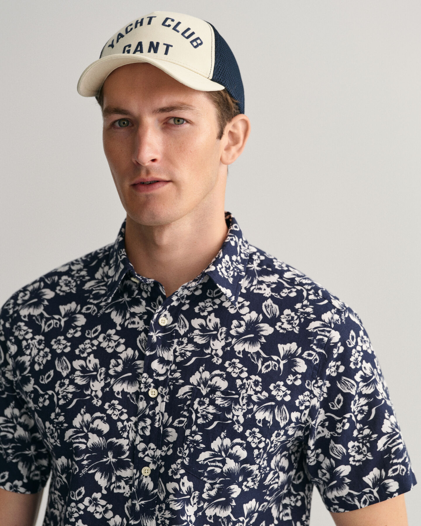 Regular fit blommig kort&auml;rmad skjorta i bomull och linne