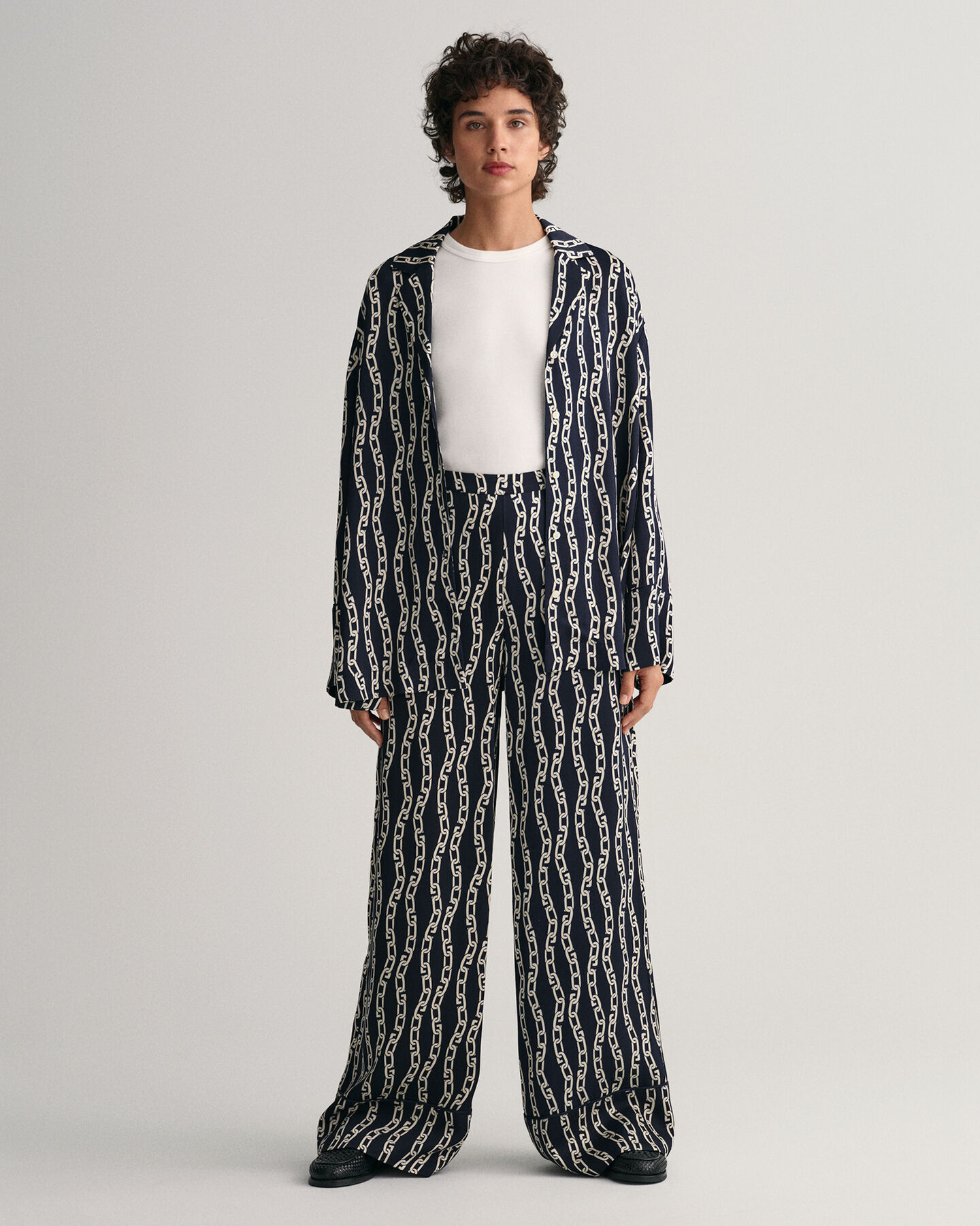 Chain Print byxor med vida ben