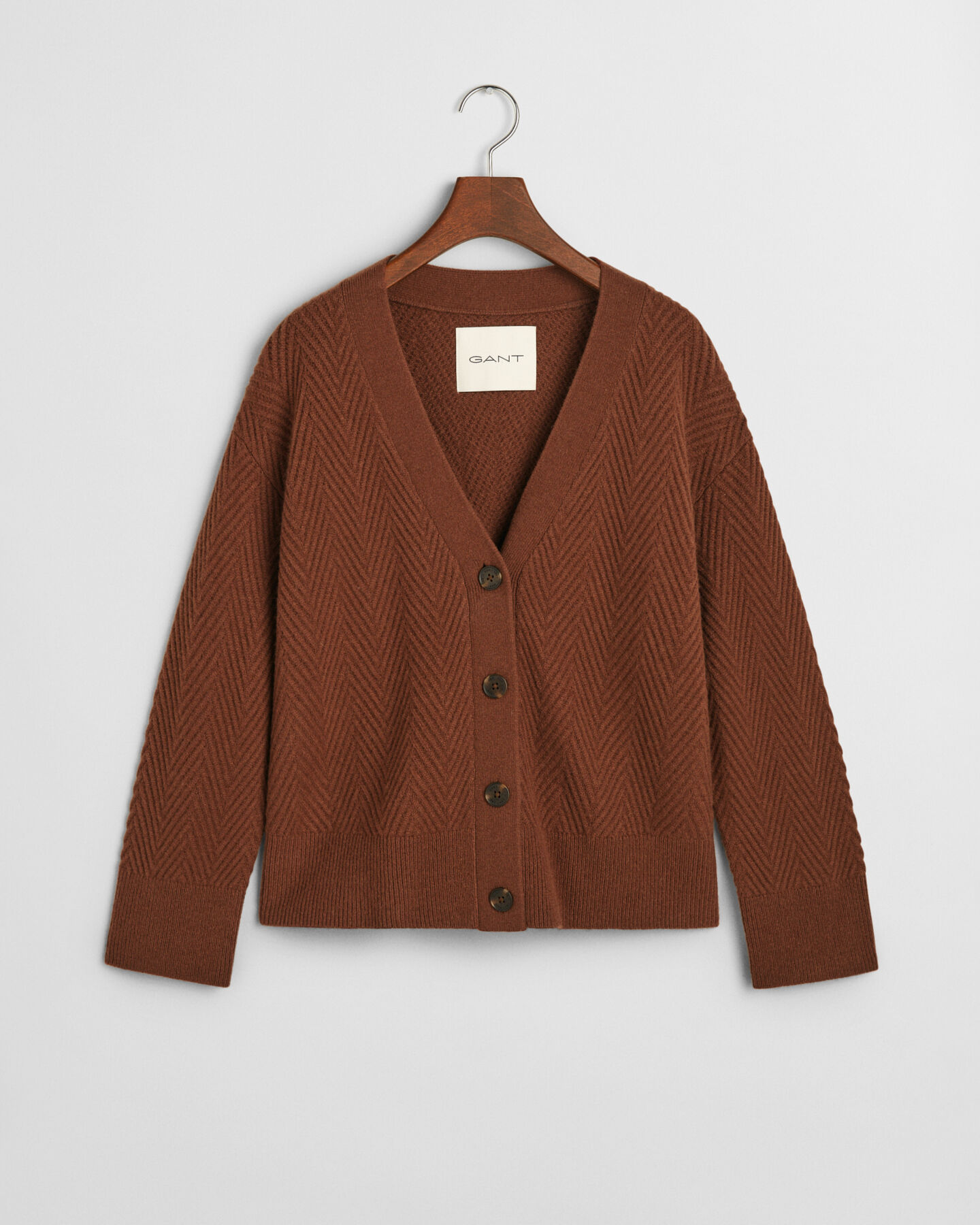 V-ringad kofta med fiskbensm&ouml;nster