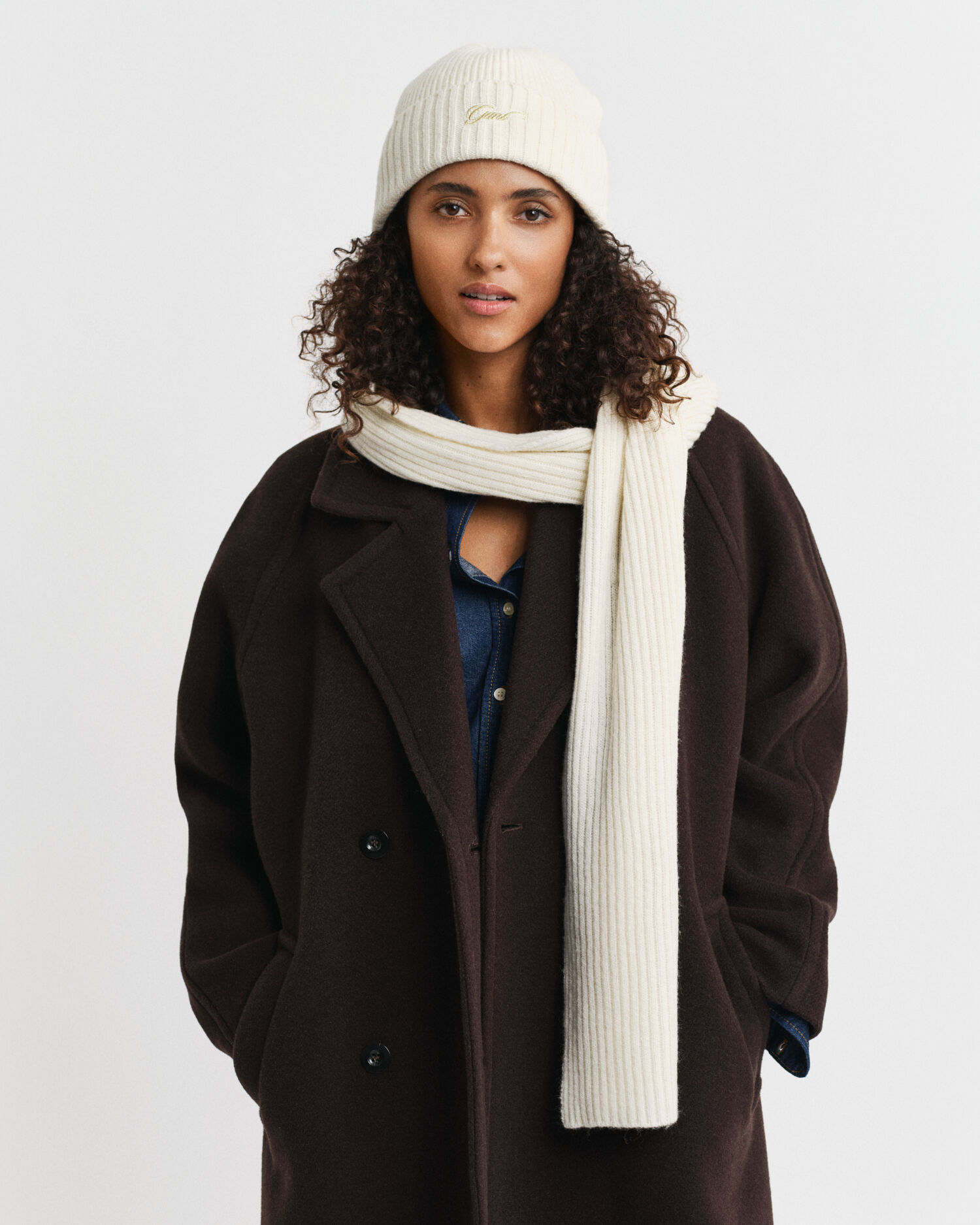 Gåvoset med mössa och halsduk med text