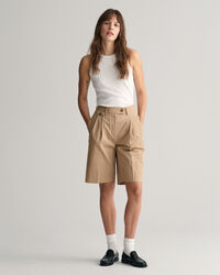 Relaxed fit chinoshorts med veck