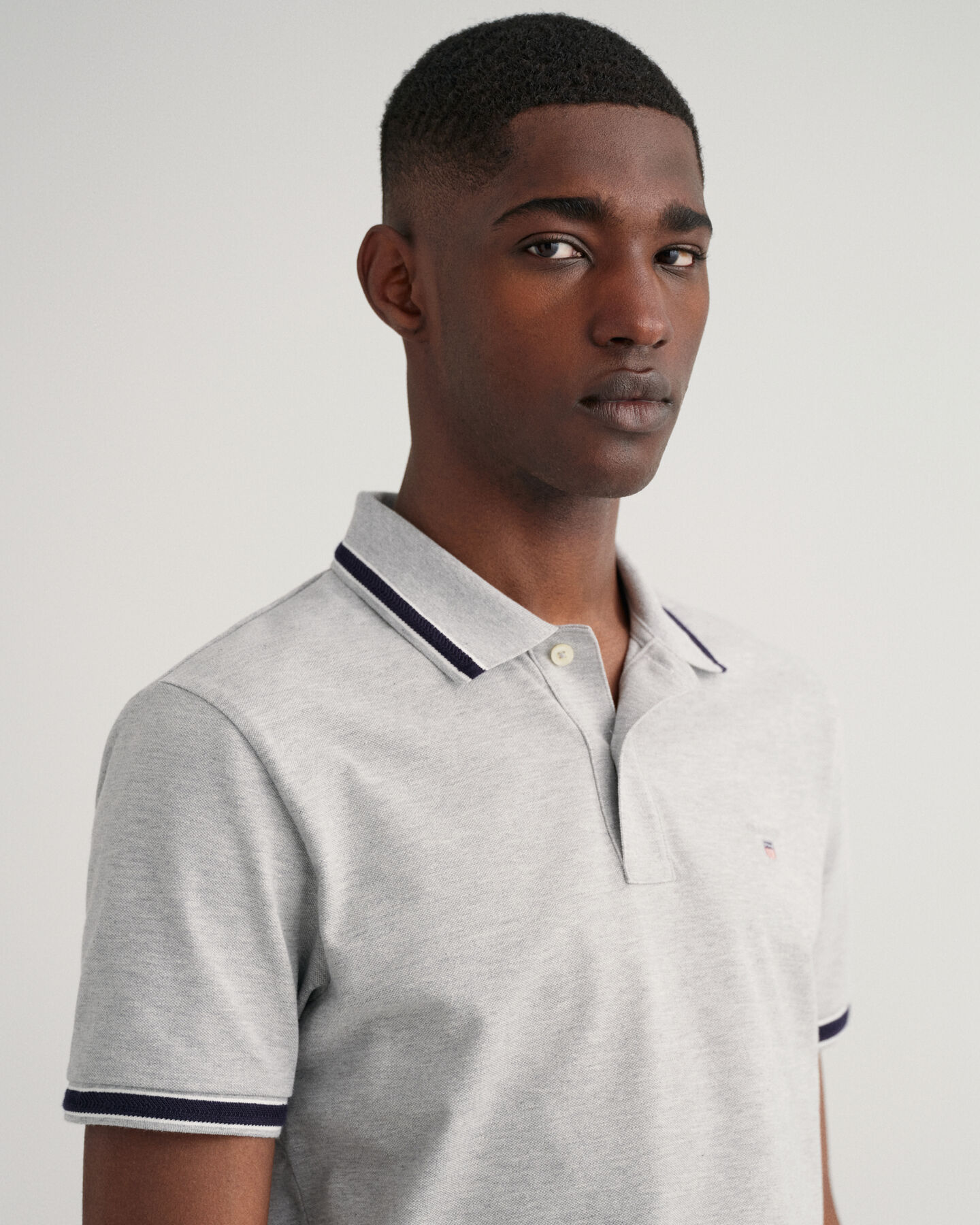 Pik&eacute;tr&ouml;ja med fiskbensm&ouml;nstrade detaljer