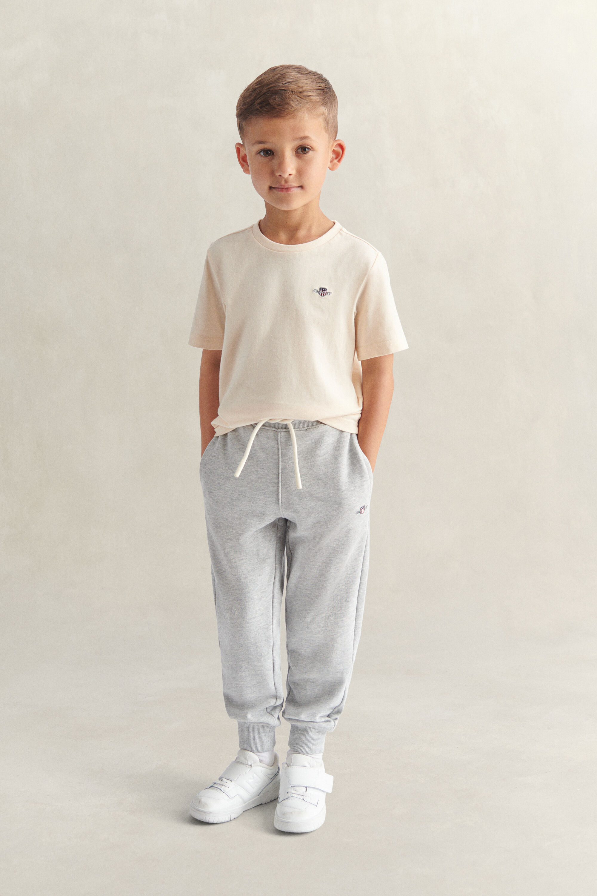 Boys sweatpants med sköldemblem