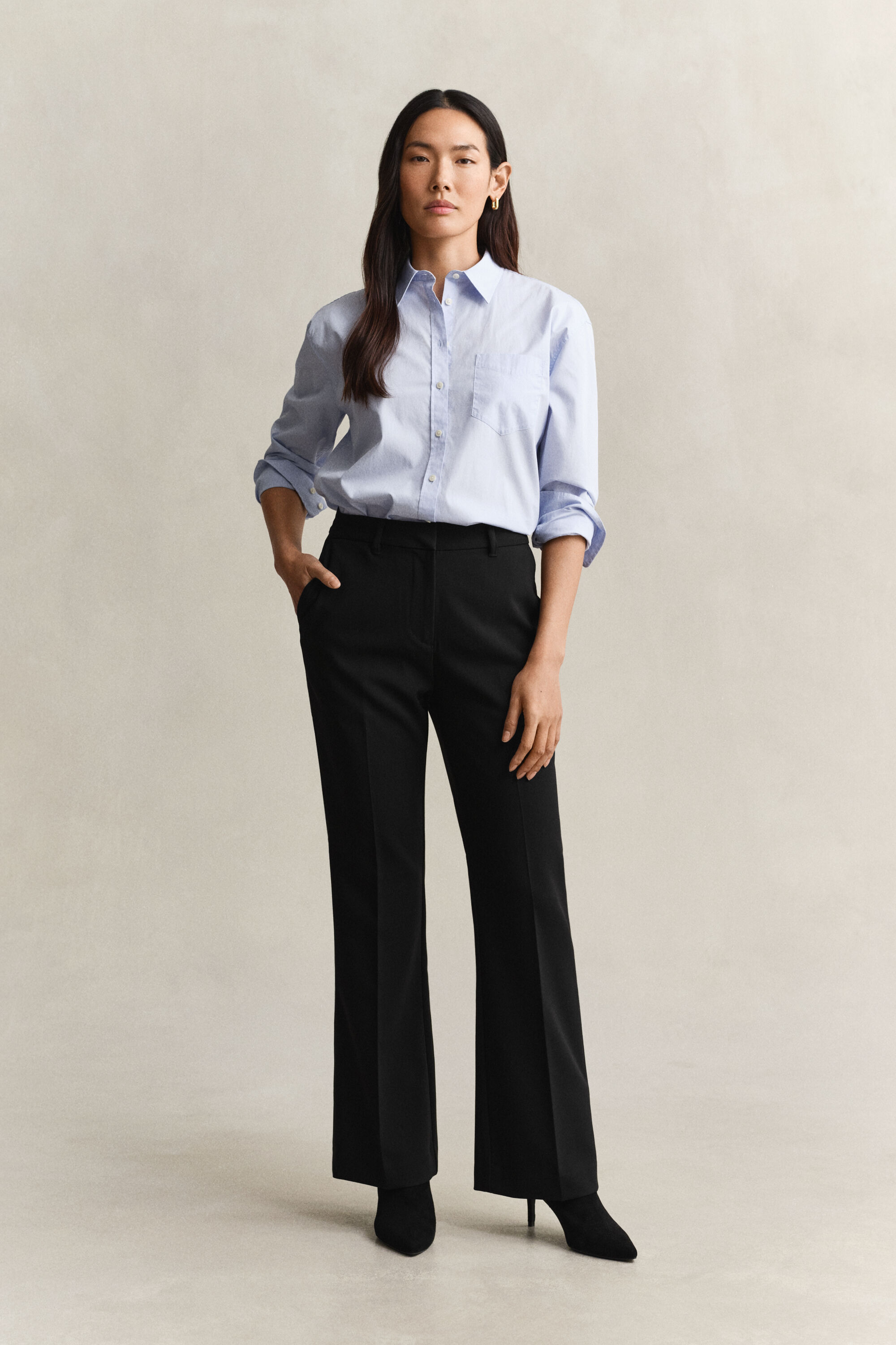 Slim fit slacks med utställda ben