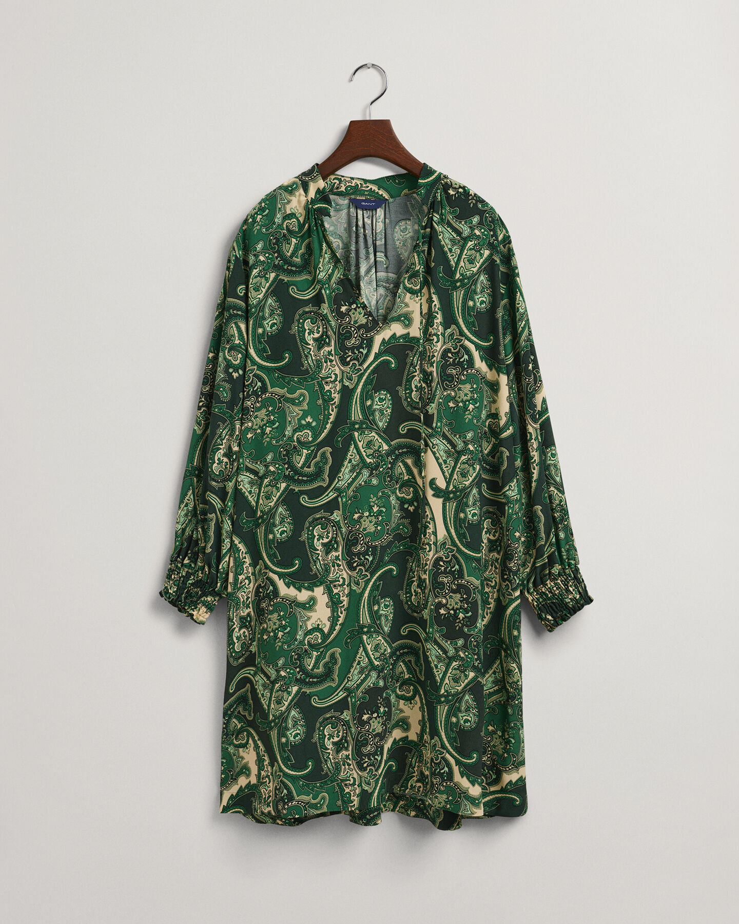 Paisleym&ouml;nstrad kl&auml;nning med st&aring;krage