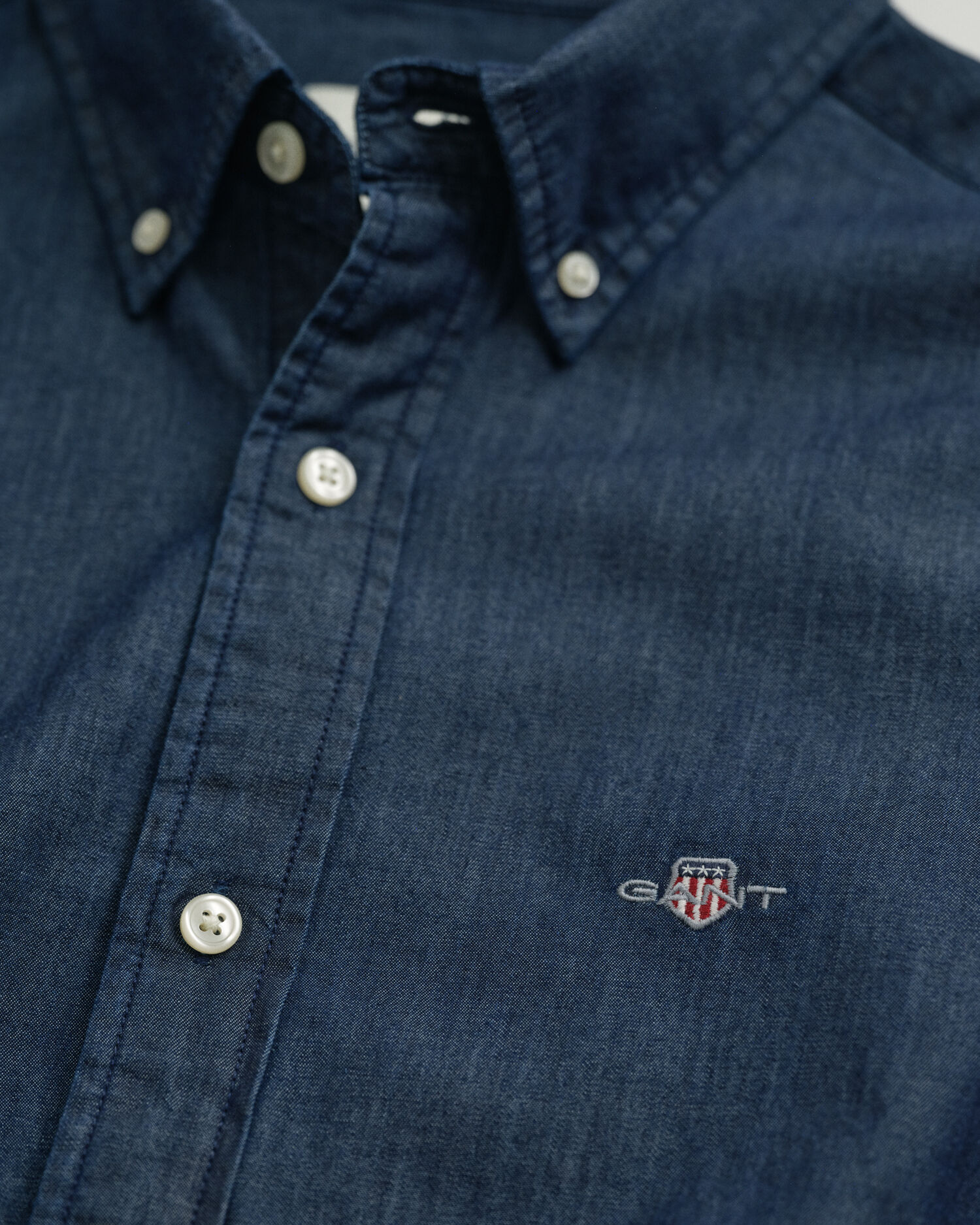 Slim fit indigofärgad skjorta