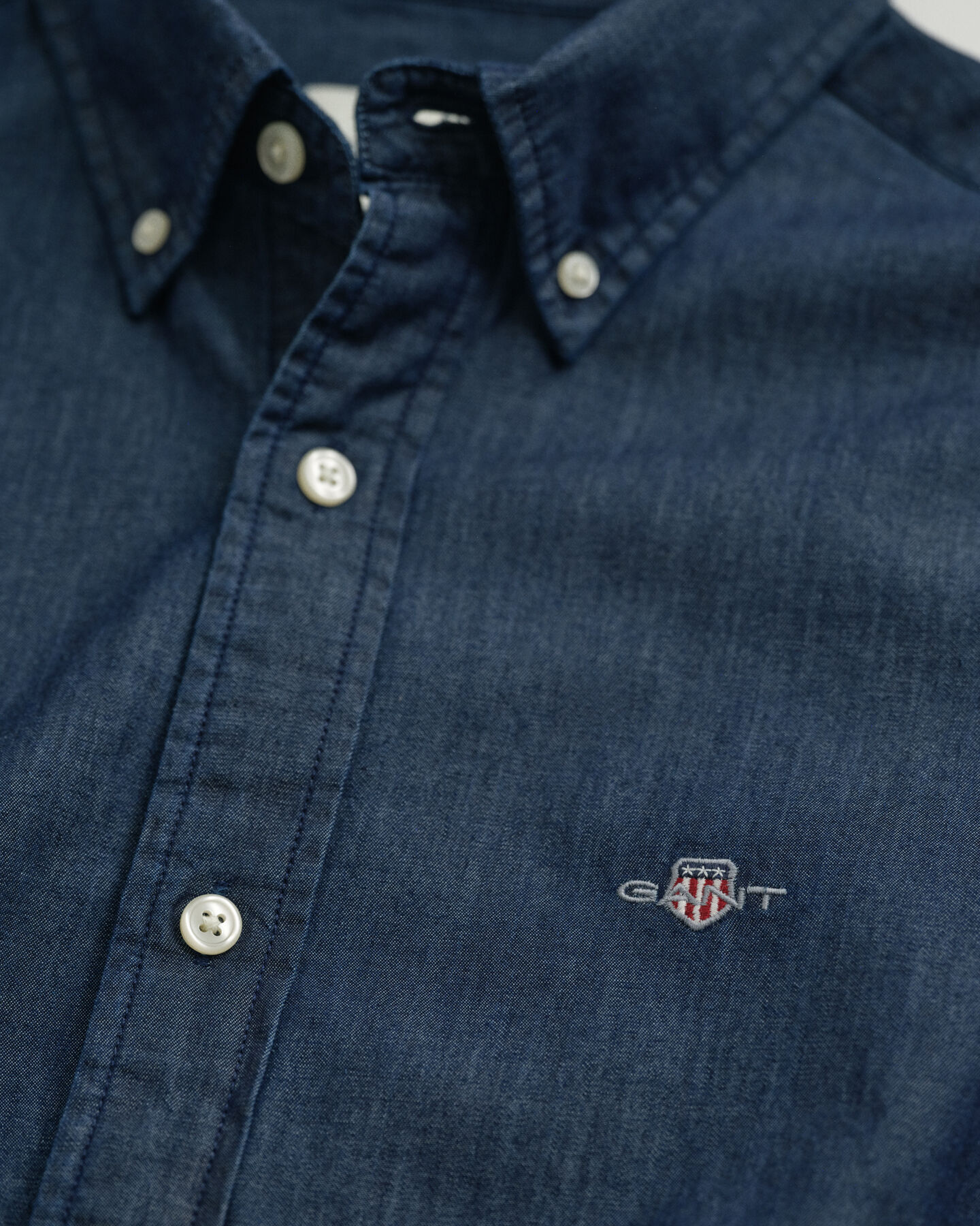 Slim fit indigofärgad skjorta