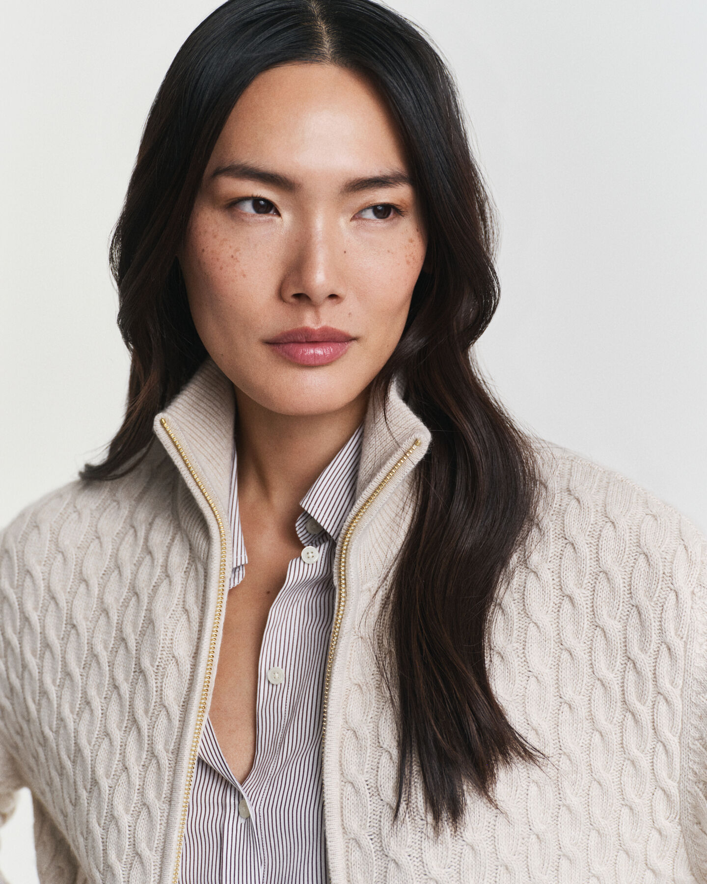 Kabelstickad kofta med dragkedja