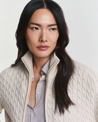 Kabelstickad kofta med dragkedja