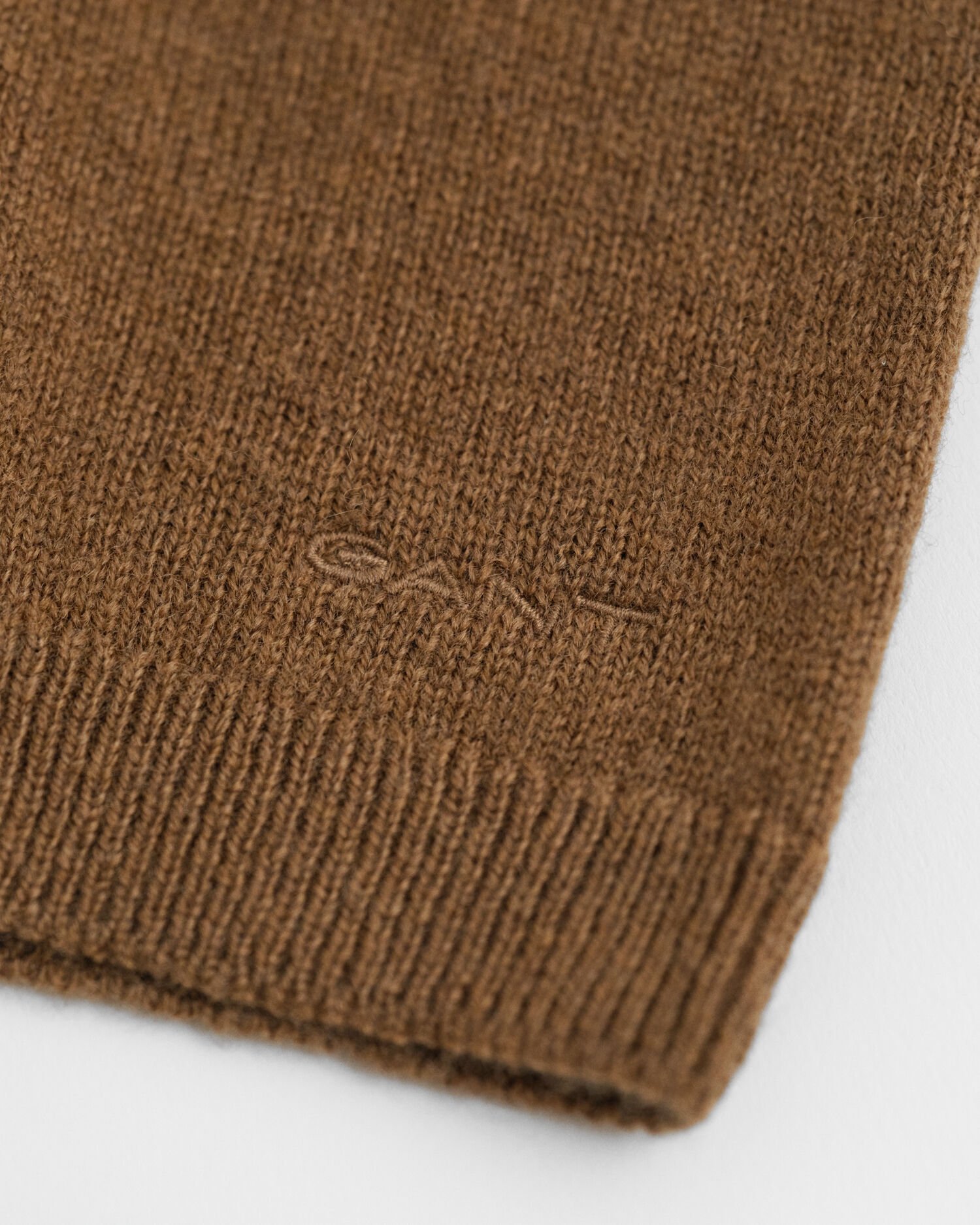 Kortärmad tröja med rund halsringning i superfin lammull