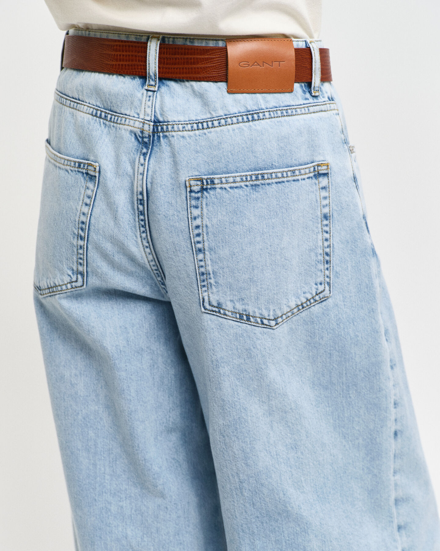 Jeans med vida ben och veck