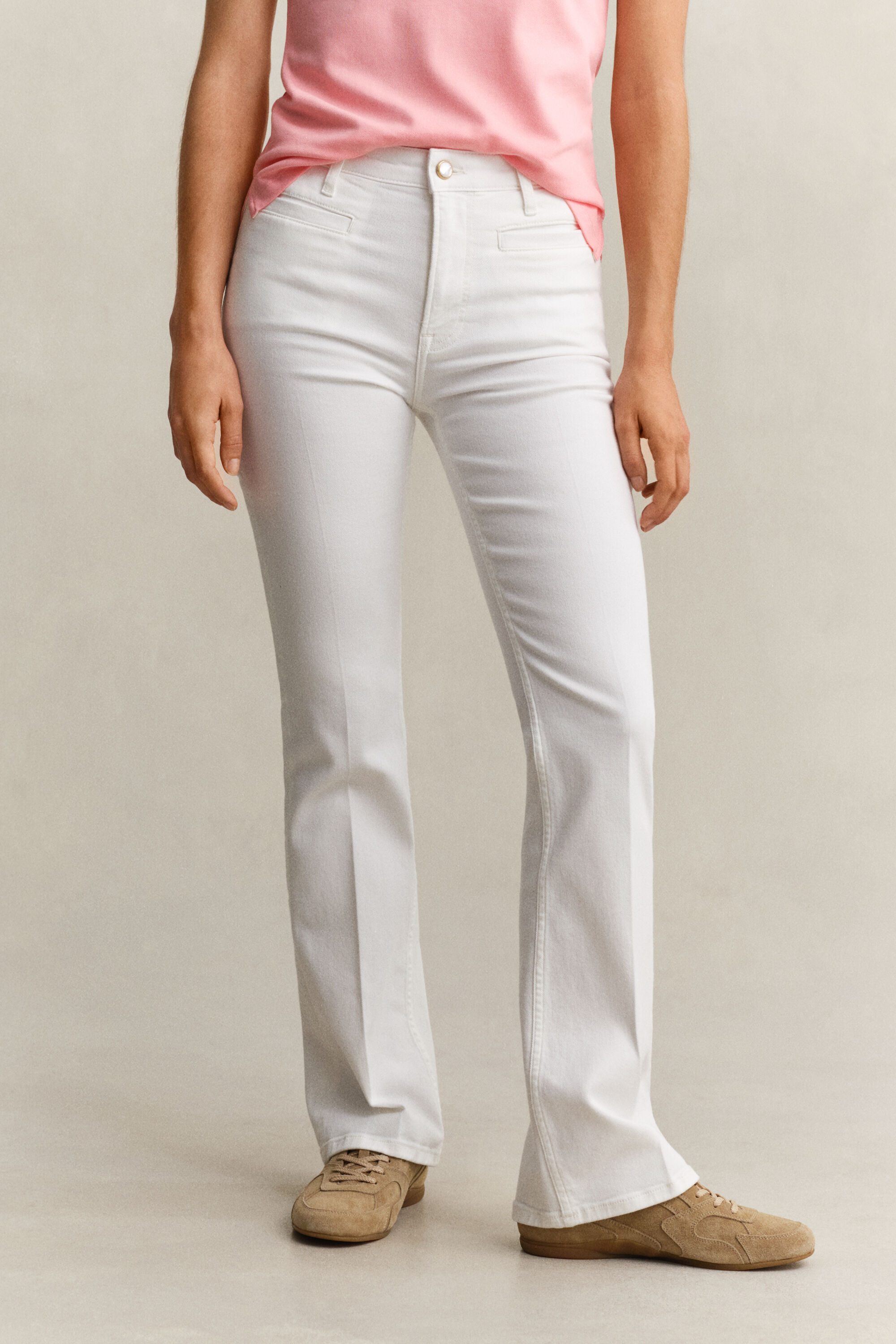 Utställda jeans med monogram