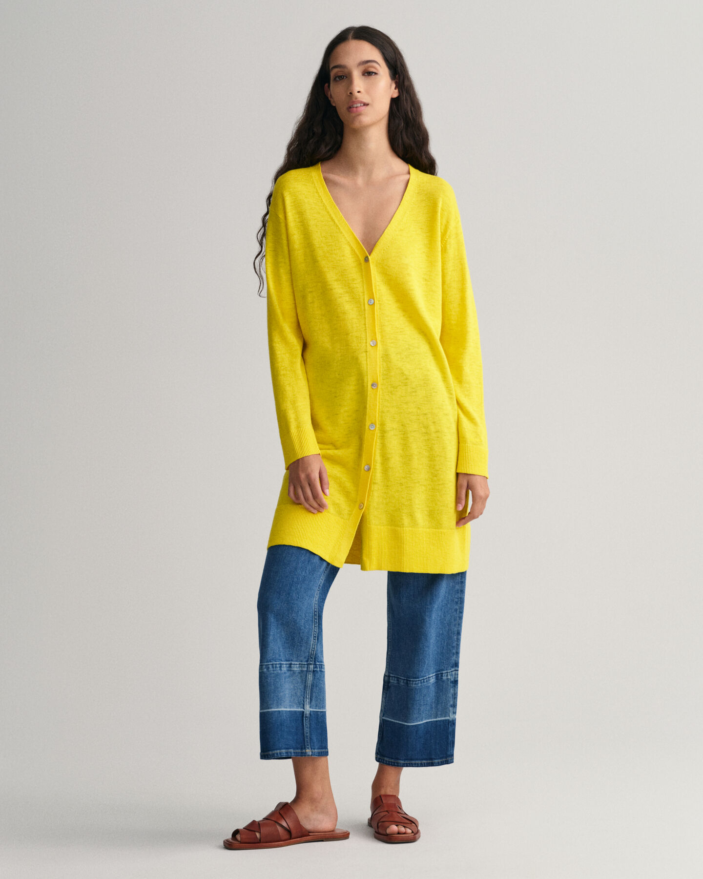 L&aring;ng V-ringad kofta i linneblandning