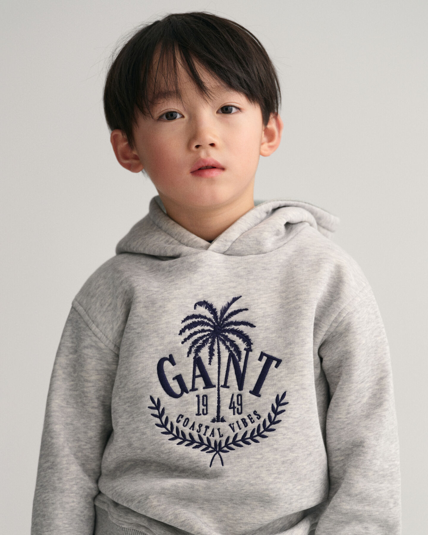 Boys GANT hoodie med broderad palm
