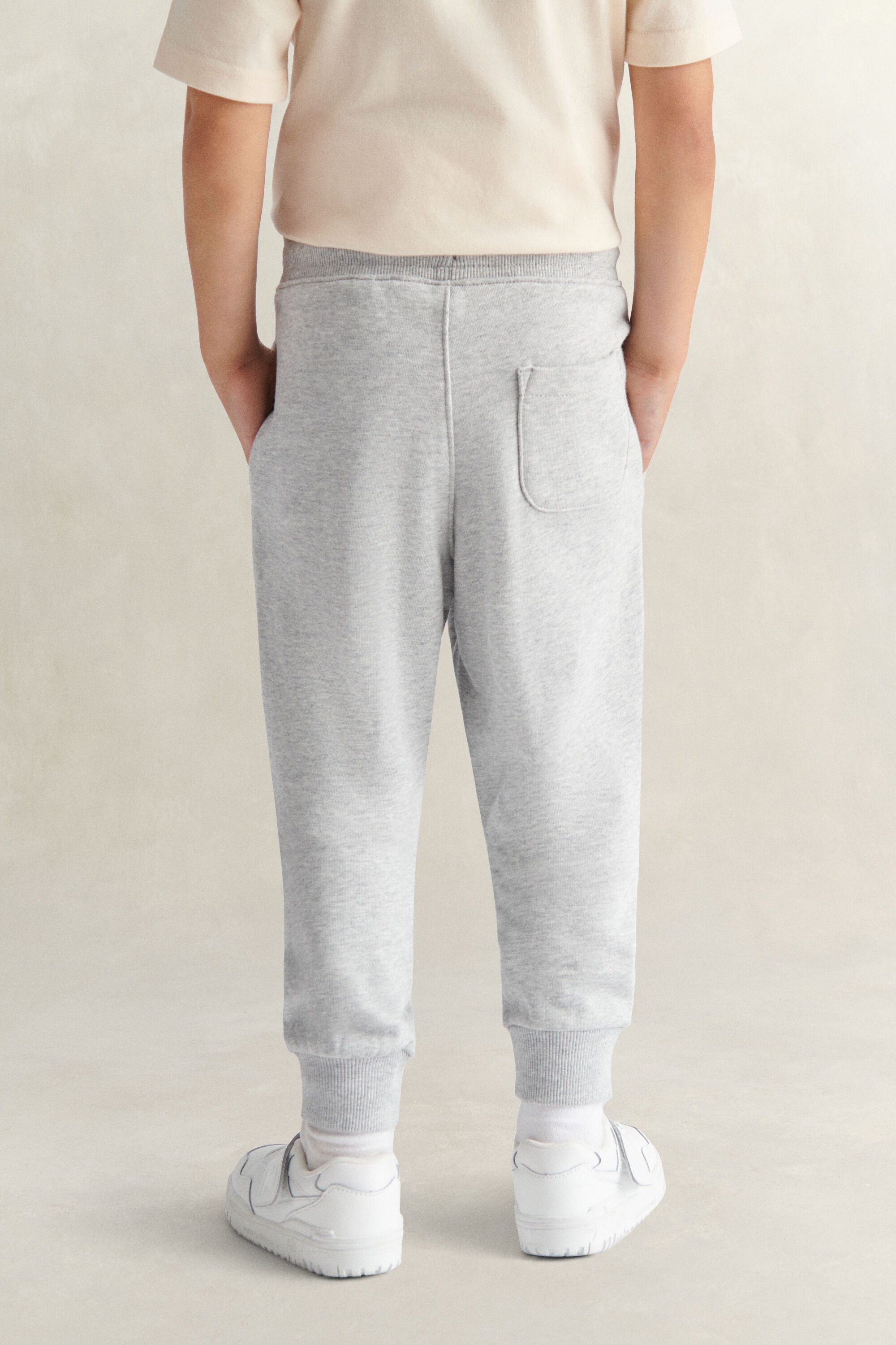Boys sweatpants med sköldemblem