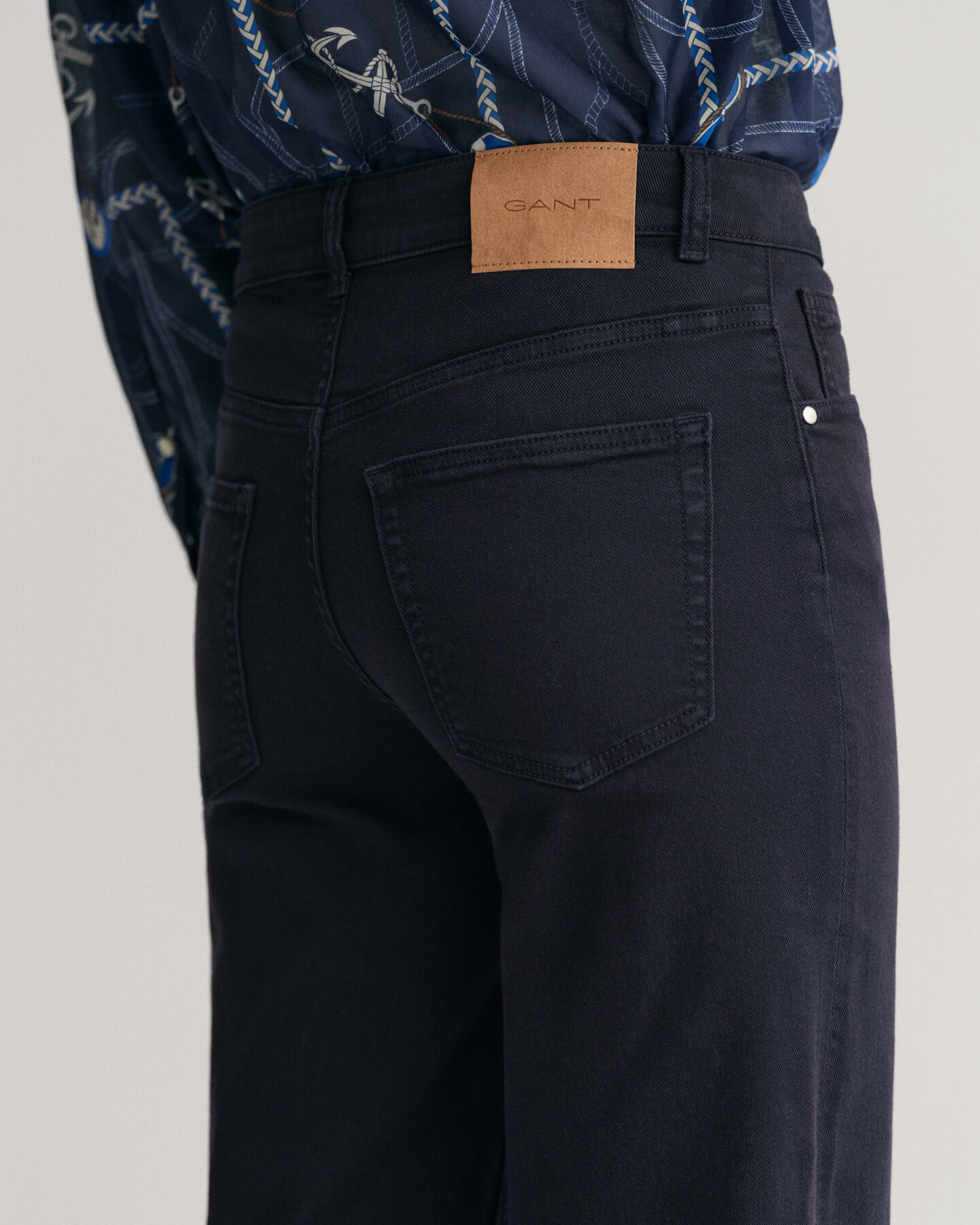 Färgade cropped vida jeans