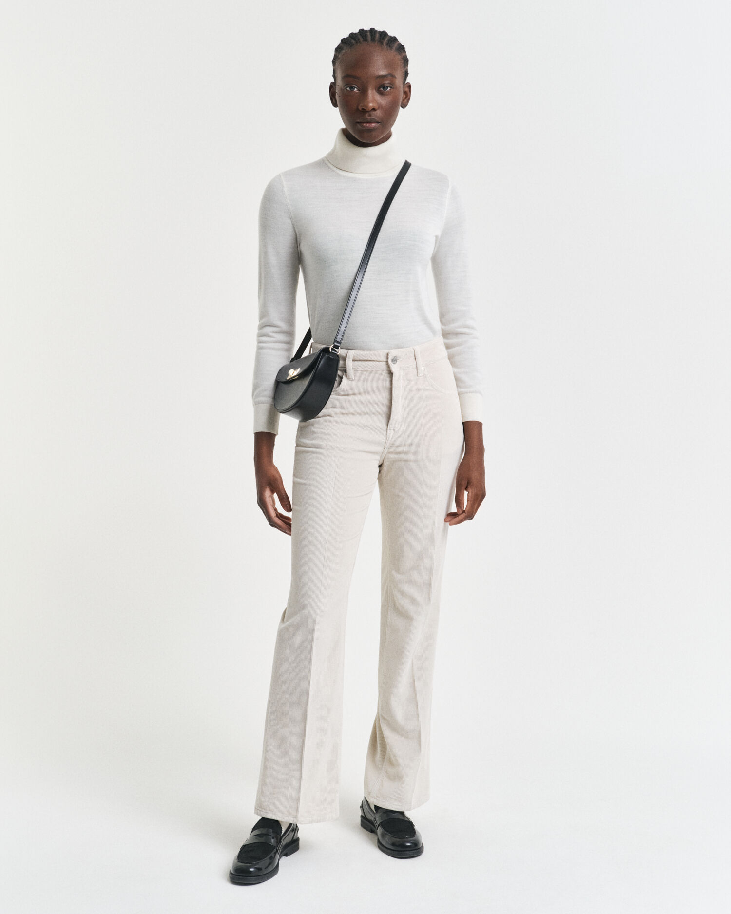 Jeans i manchester med utställda ben