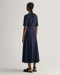 Utst&auml;lld kort&auml;rmad crew neck kl&auml;nning