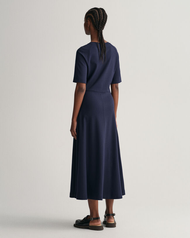 Utst&auml;lld kort&auml;rmad crew neck kl&auml;nning