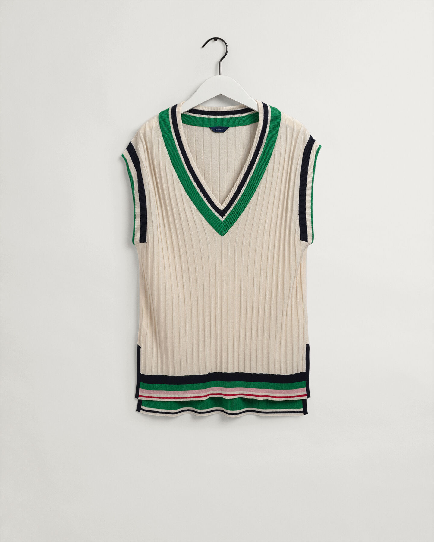 Randig ribbstickad v&auml;st