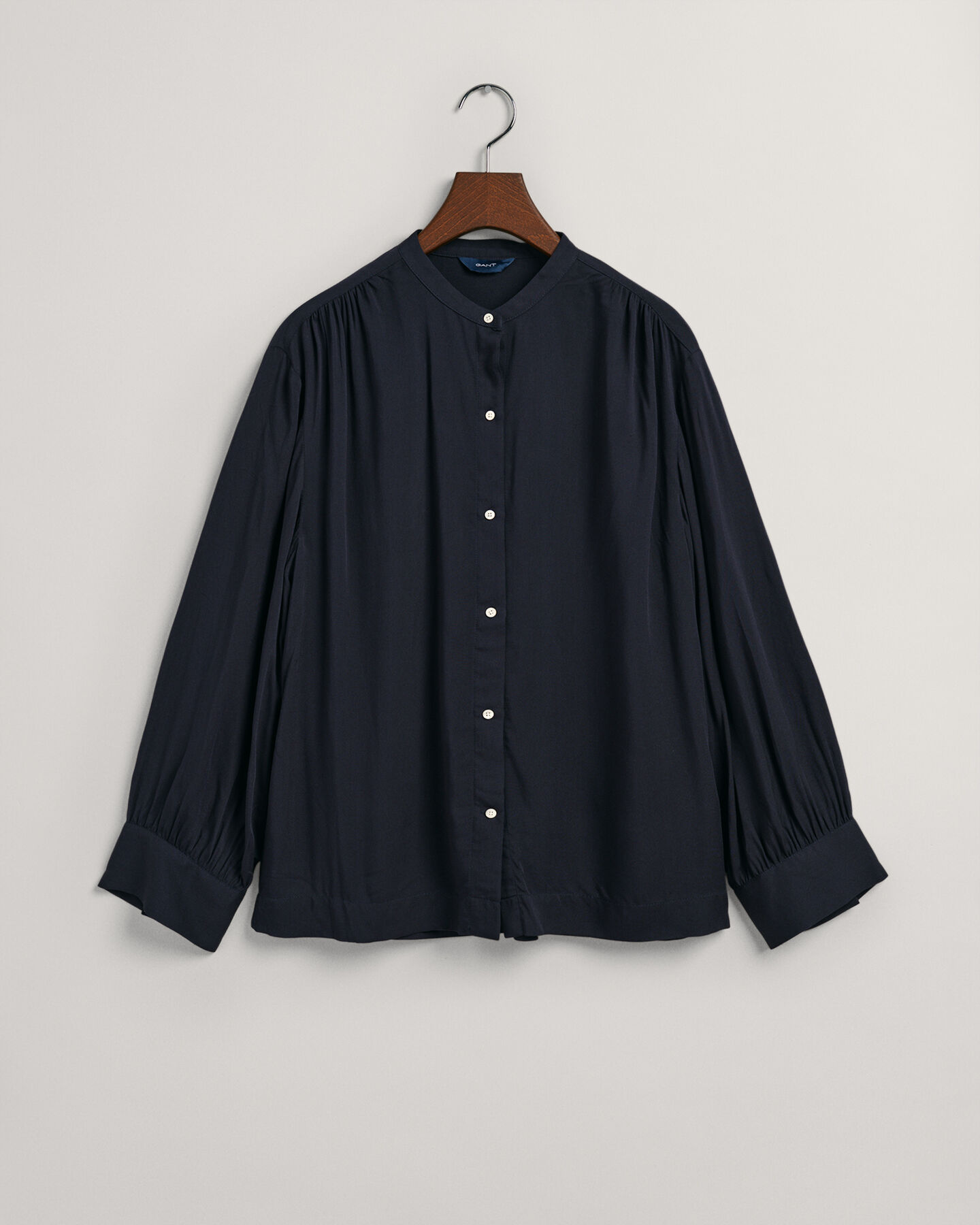 Relaxed fit blus med breda manschetter