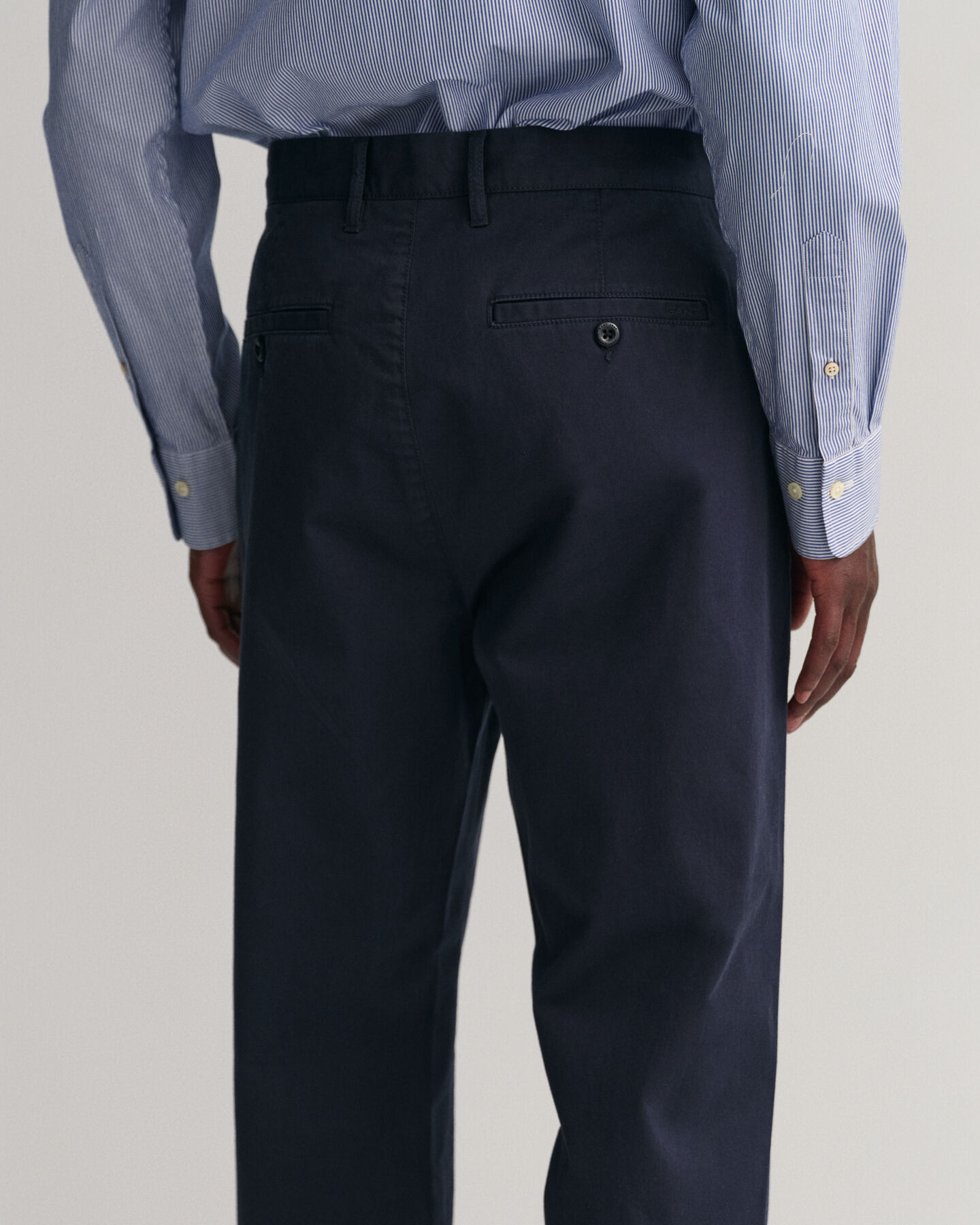 Slim fit twillchinos med veck