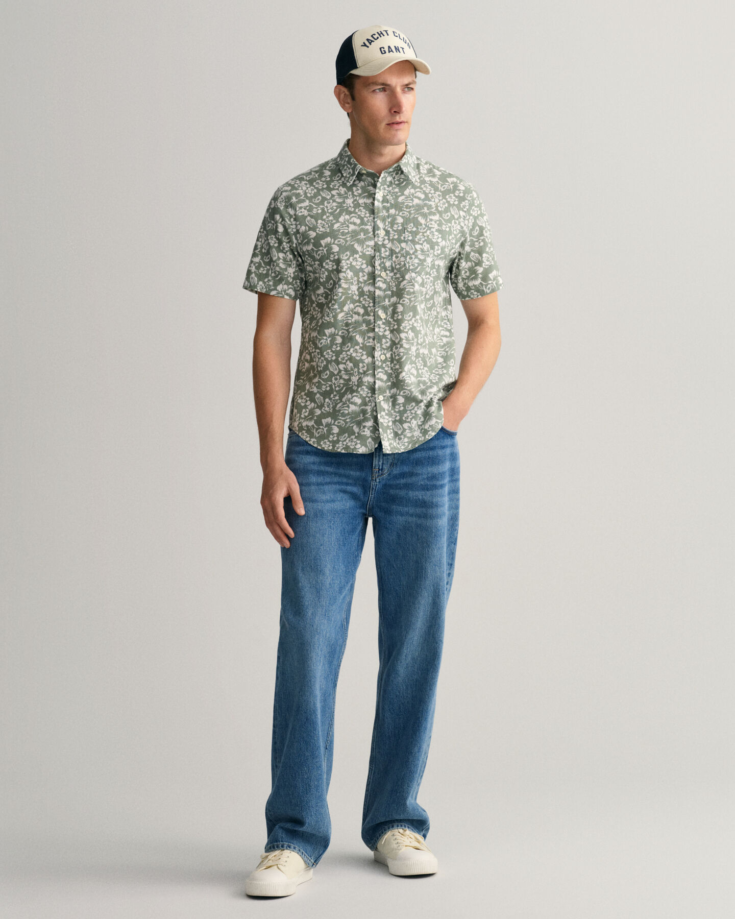 Regular fit blommig kort&auml;rmad skjorta i bomull och linne