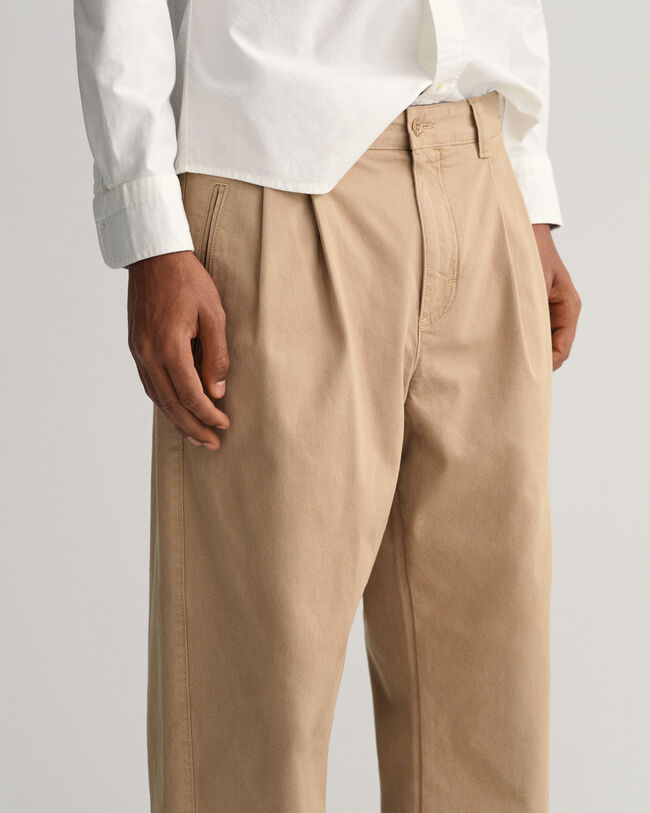 Relaxed fit chinos med veck