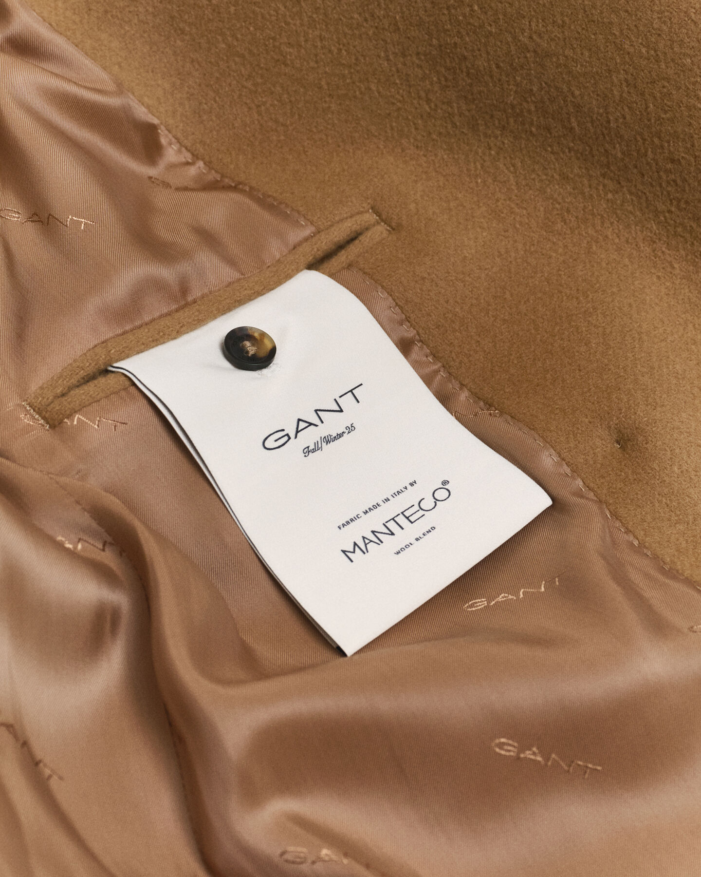 Medellång skepparkavaj i ylle