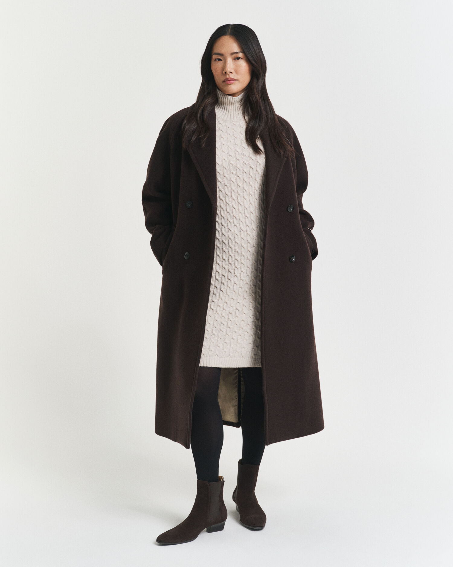 Kabelstickad klänning