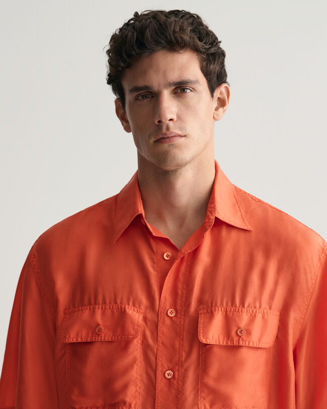 Relaxed fit kort&auml;rmad sidenskjorta