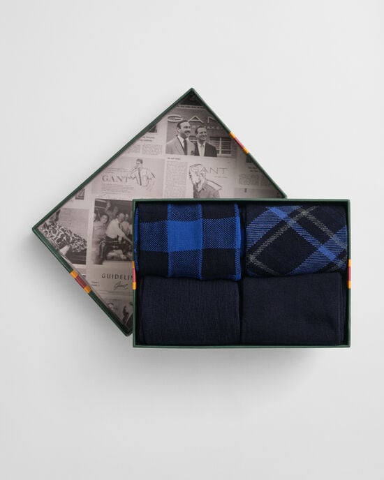 Fyrpack rutiga och enf&auml;rgade strumpor i presentf&ouml;rpackning