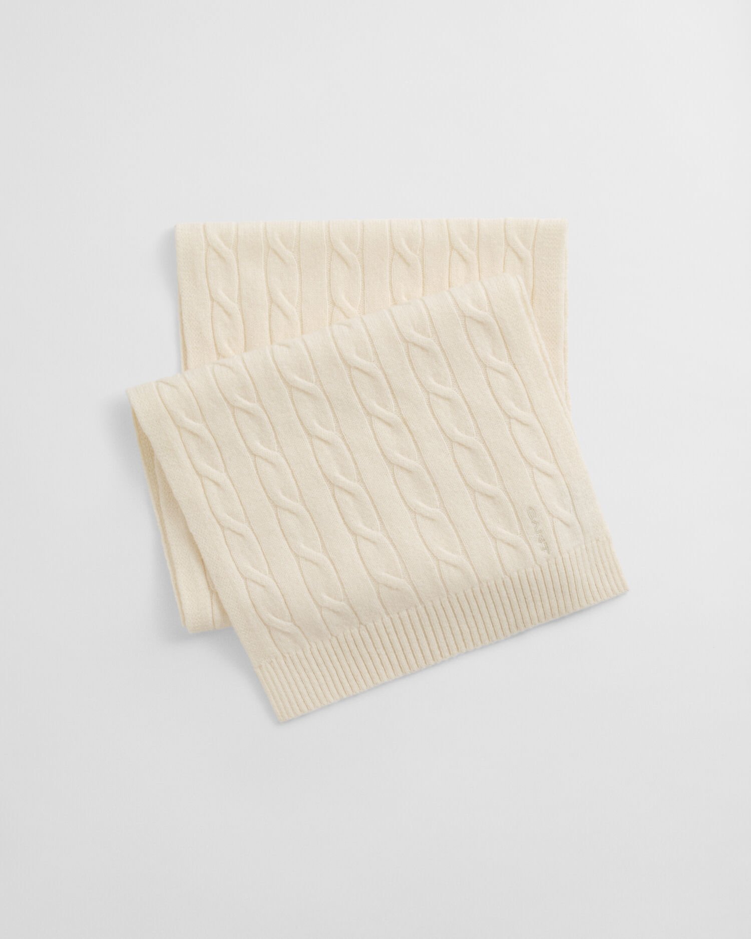 Kabelstickad yllehalsduk