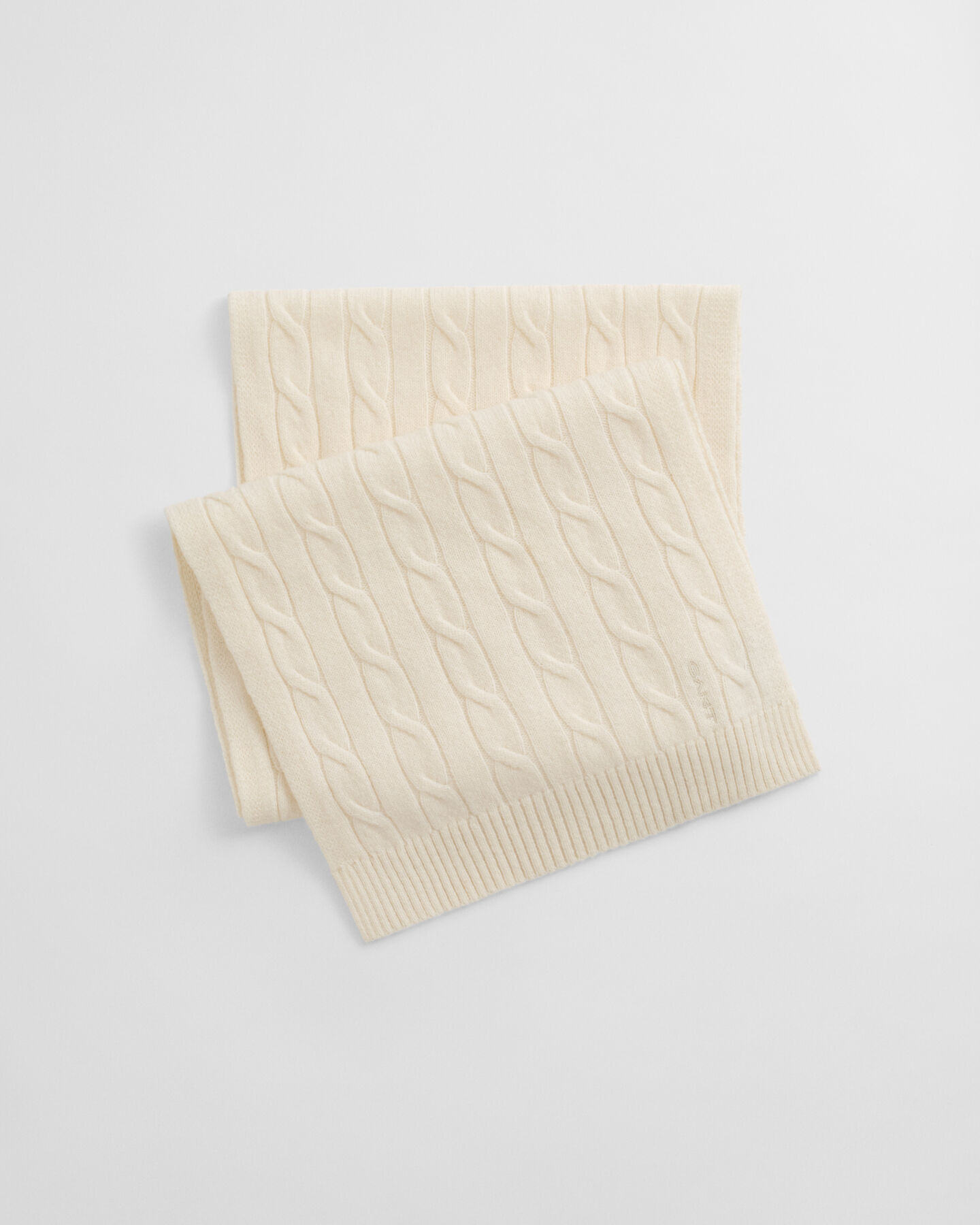 Kabelstickad yllehalsduk