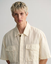 Relaxed fit kortärmad utilityskjorta