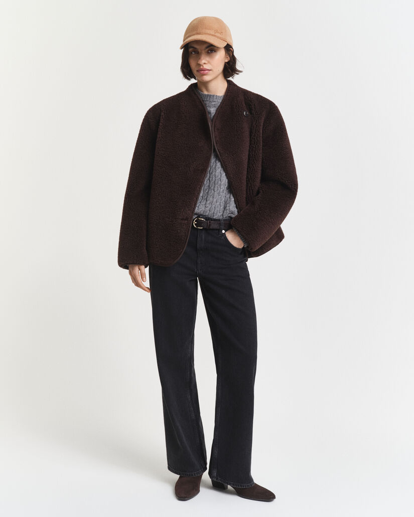 Kabelstickad tröja i kashmir med rund halsringning