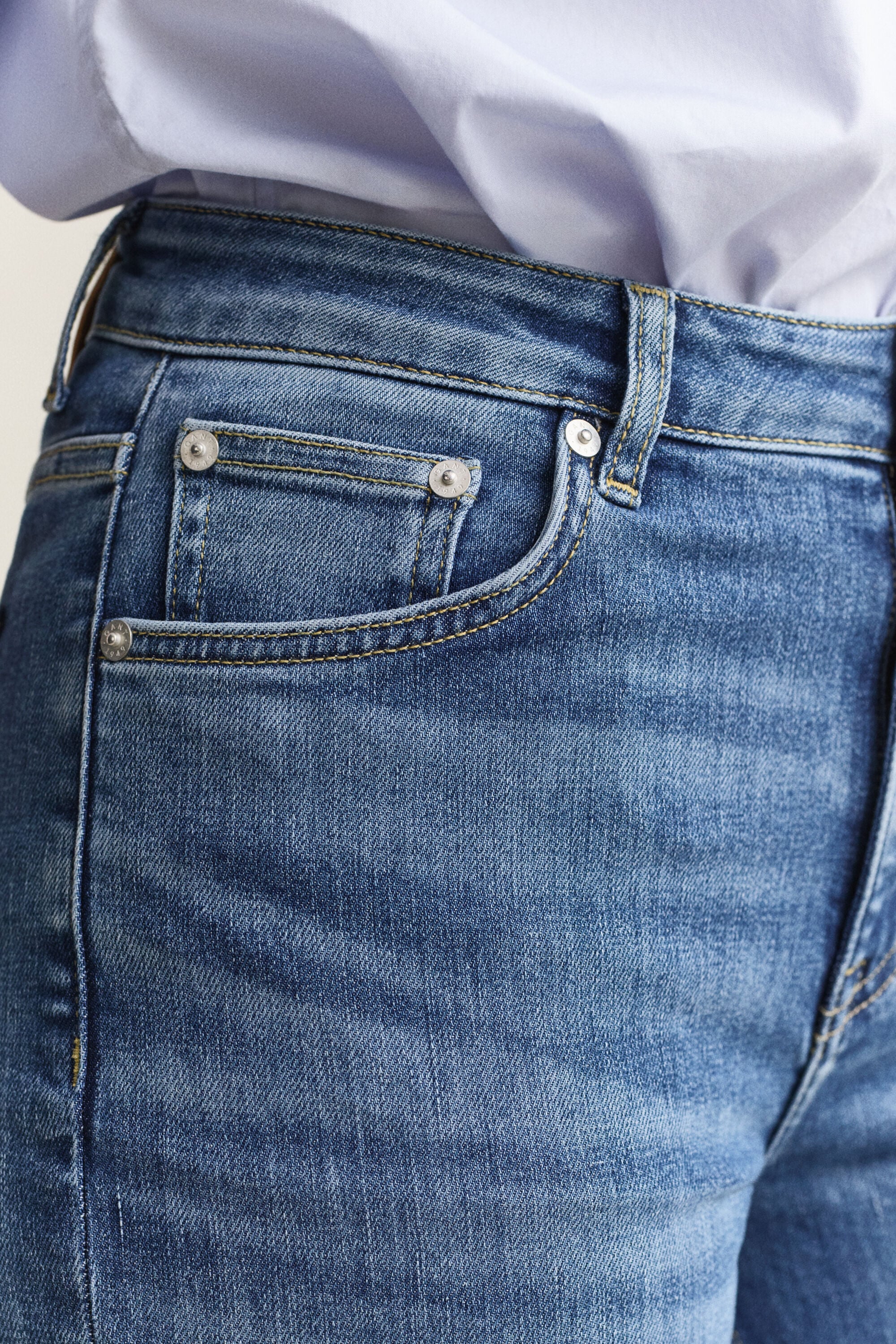Korta stretchjeans