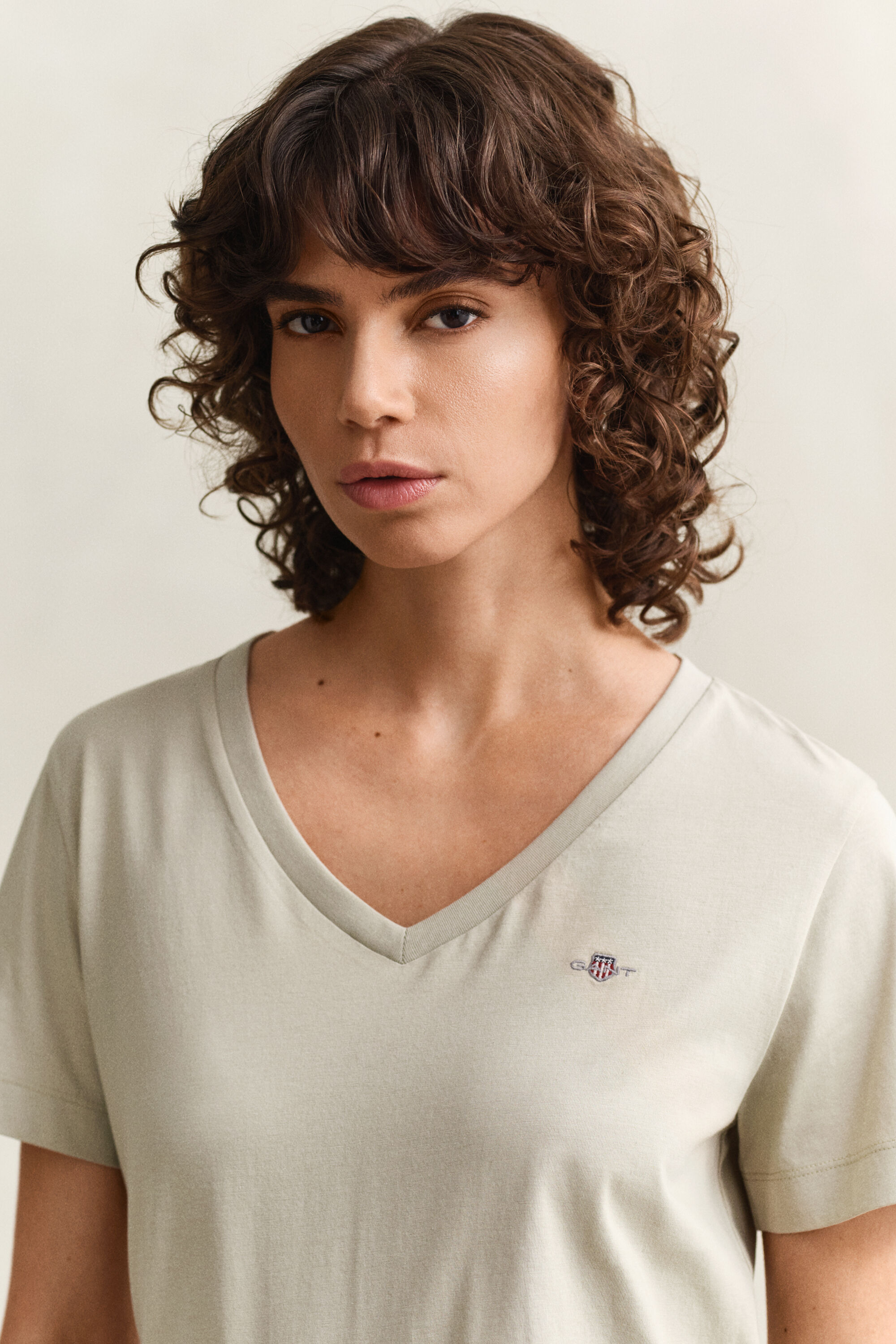 Shield V-ringad T-shirt