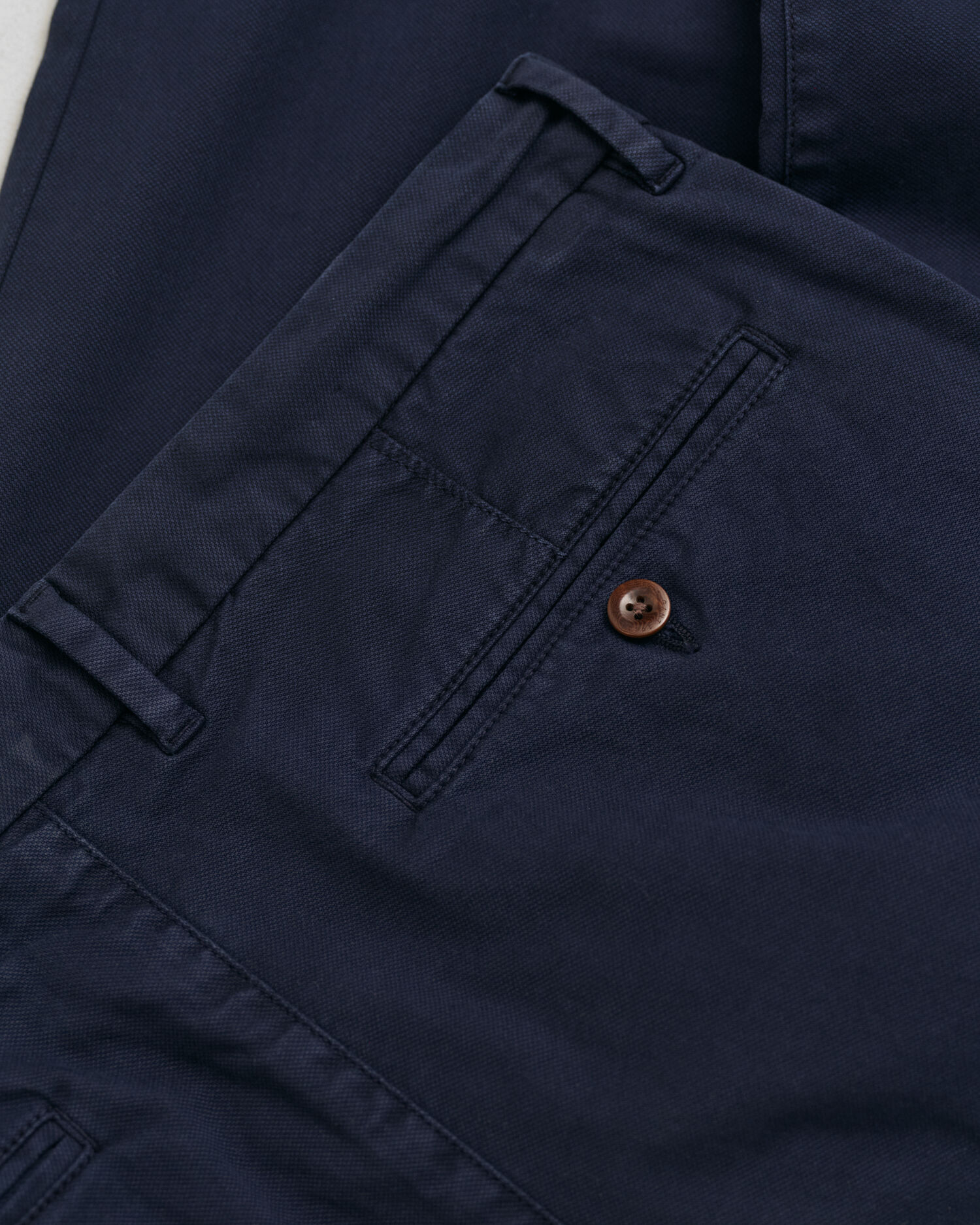 Slim fit chinos med dobbystruktur