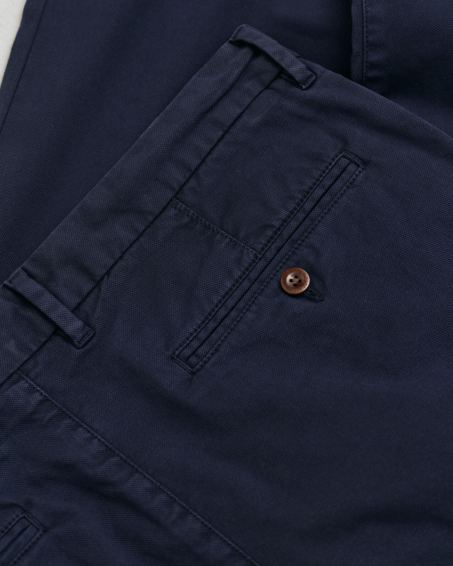 Slim fit chinos med dobbystruktur