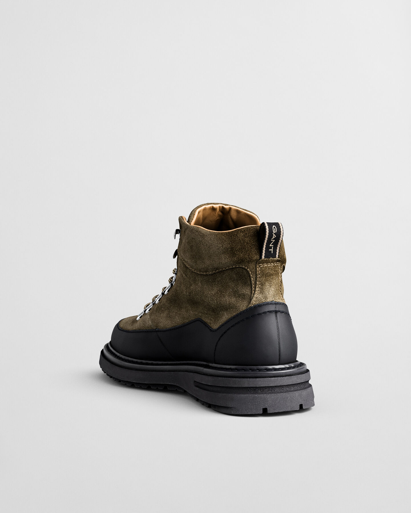 Hillprep medelhöga boots i mocka