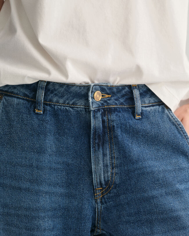 Jeans med l&aring;g midja och vida ben