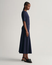 Utst&auml;lld kort&auml;rmad crew neck kl&auml;nning