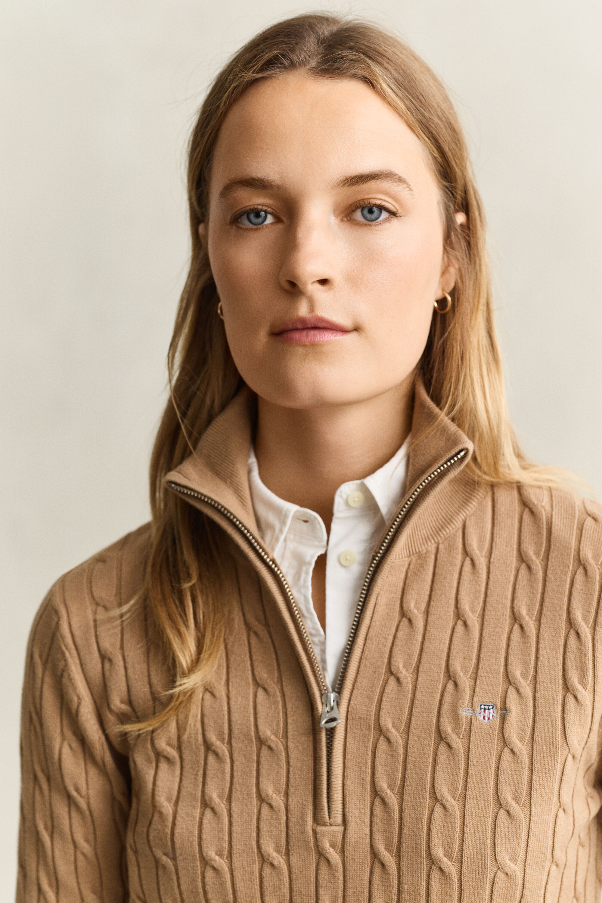 Stretchig kabelstickad tröja med half-zip