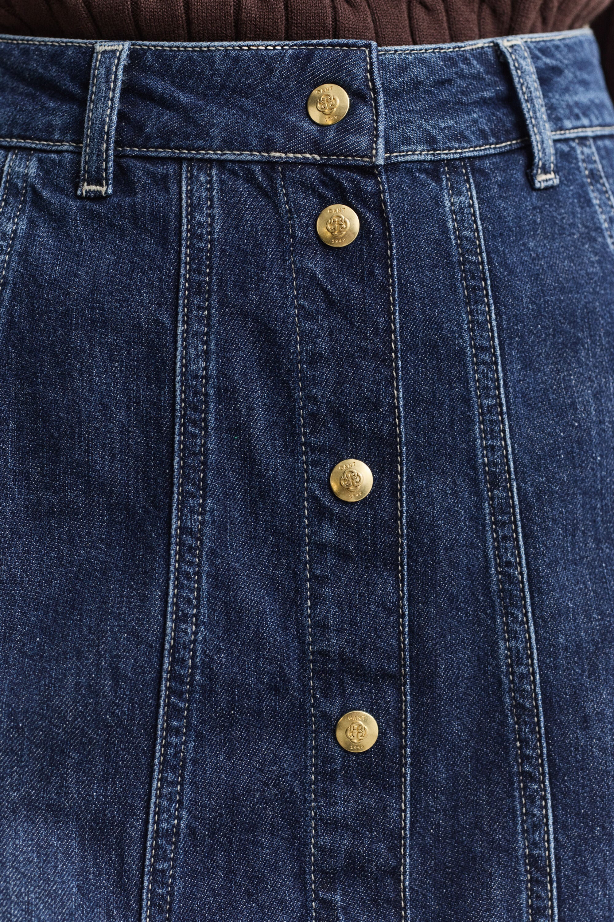 Utställd denimkjol
