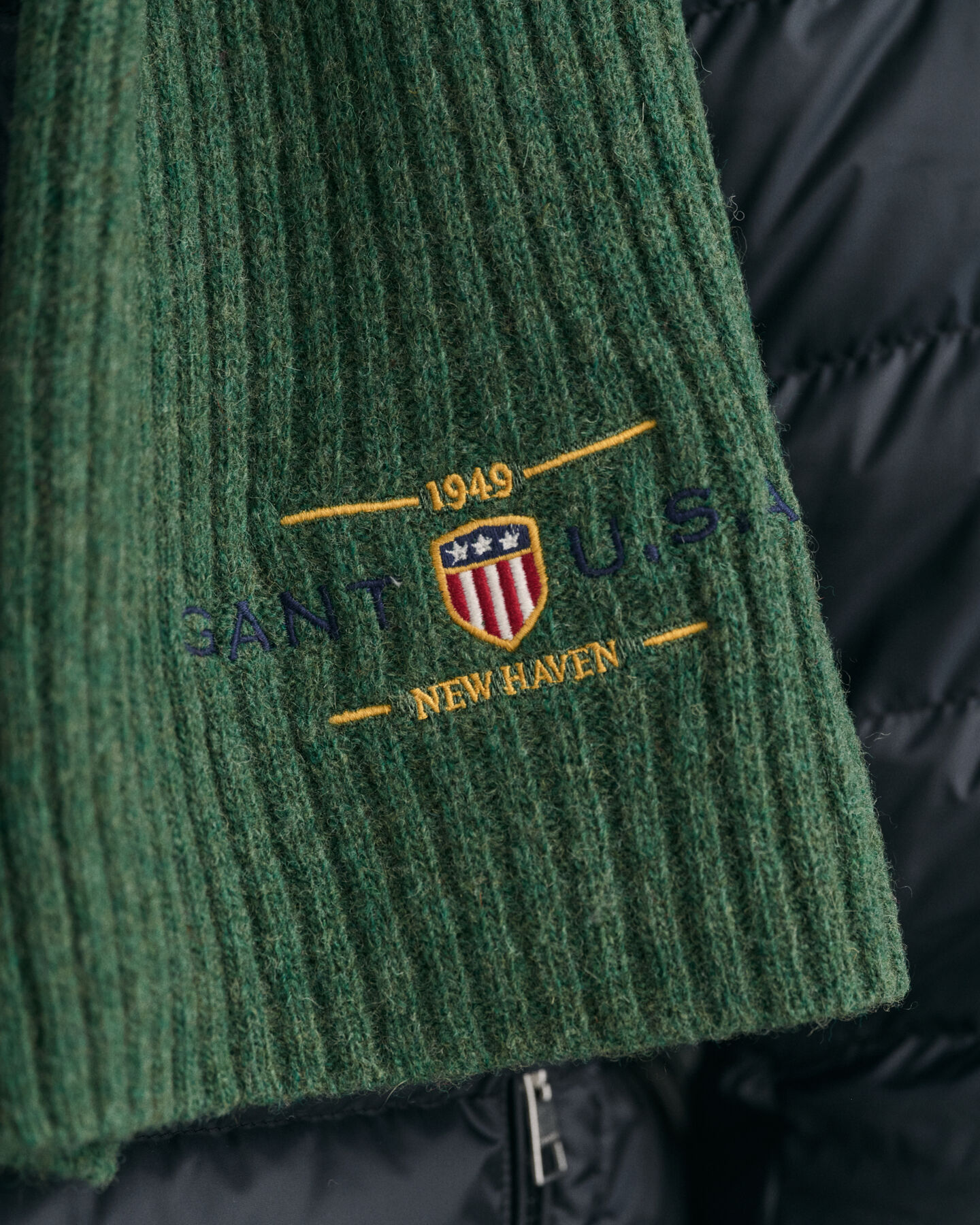 M&ouml;ssa och halsduk i presentf&ouml;rpackning