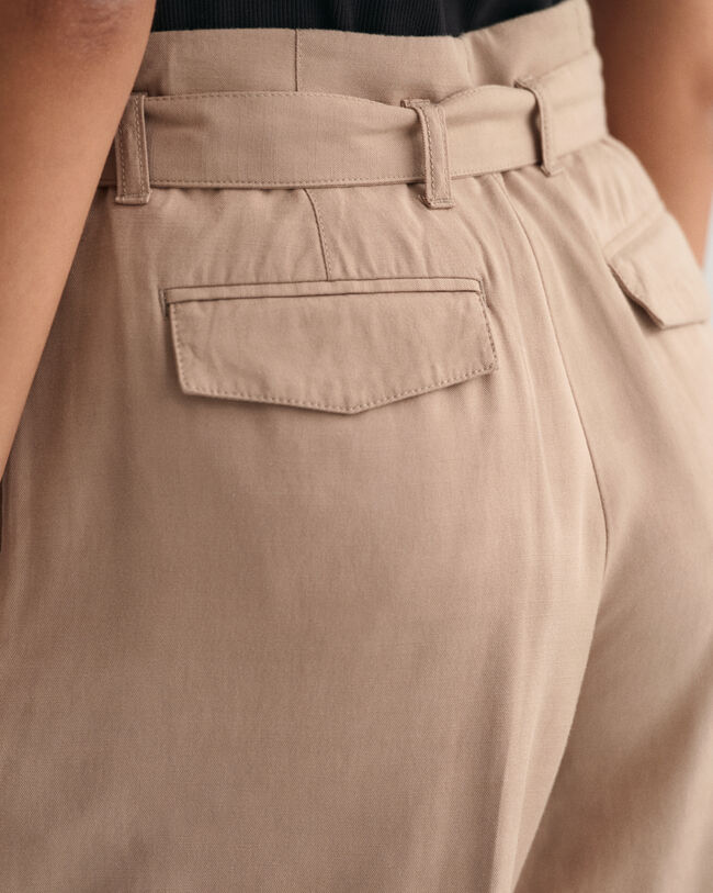 Relaxed fit shorts med b&auml;lte