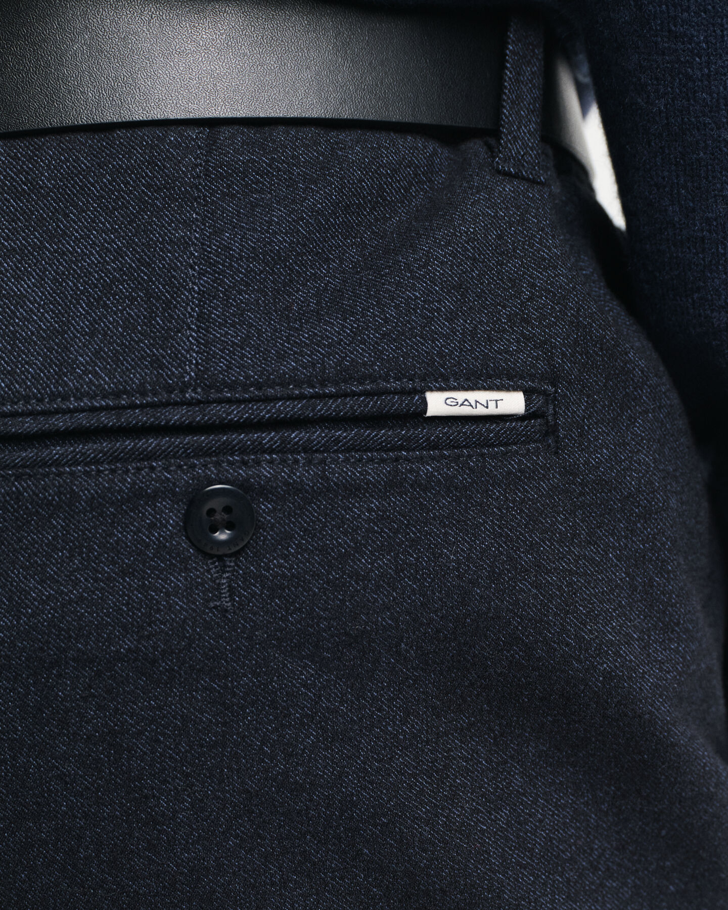 Slim fit tv&aring;f&auml;rgade byxor